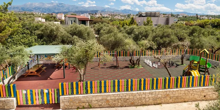 Letecky na Krétu: 4* hotel Sirios Village s all inclusive, dětský klub Čedog a bazény