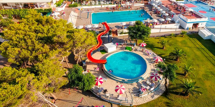 Letecky do Kalábrie: 7 nocí ve 4* hotelu Santa Caterina Village Resort & Spa s plnou penzí plus