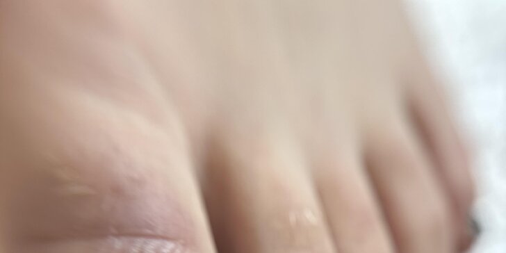Pro krásné nehty: kombinovaná manikúra a pedikúra i lakování gel lakem