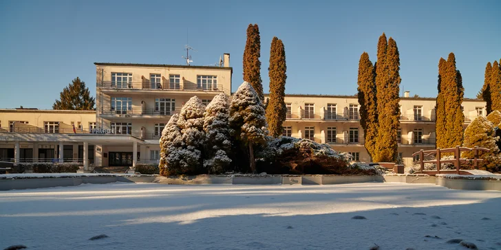 Pobyt v Lázních Sliač s balíčkem léčebných procedur, plnou penzí a vstupem do Holidaypark Kováčová