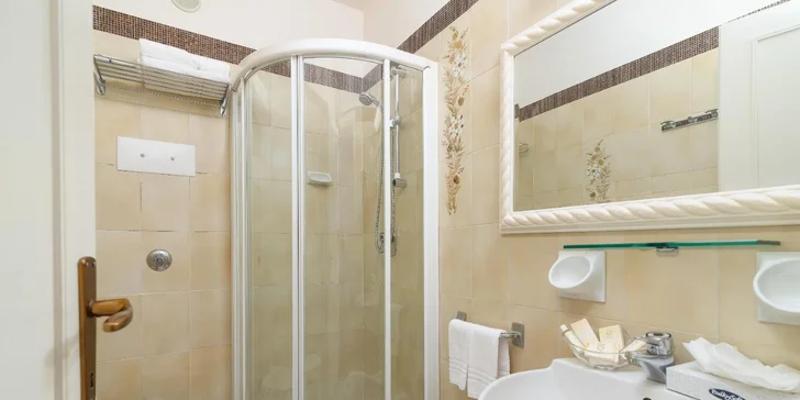 Italské přímořské město Cervia: 4* hotel 60 m od písečné pláže, snídaně, bazén a vířivka