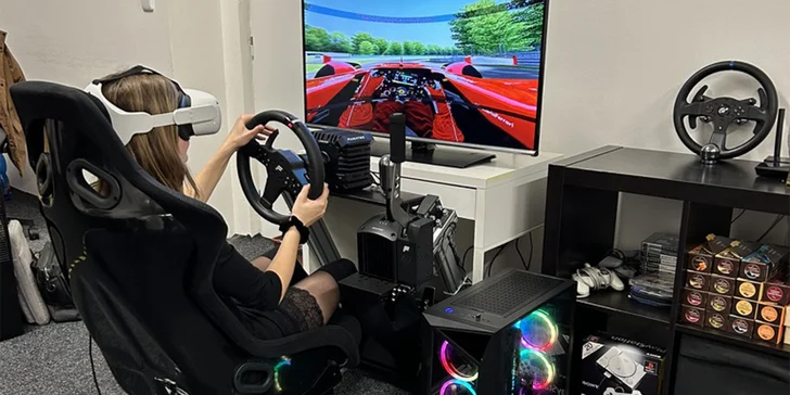 Pořádná jízda: 30 min. na závodním VR simulátoru Fanatec pro 1 osobu