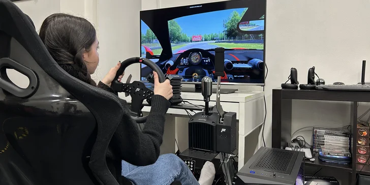Pořádná jízda: 30 min. na závodním VR simulátoru Fanatec pro 1 osobu