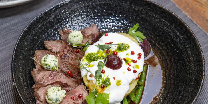 Tříchodové degustační menu pro dva: tatarák s lanýžem, telecí steak, dezert a láhev prosecca