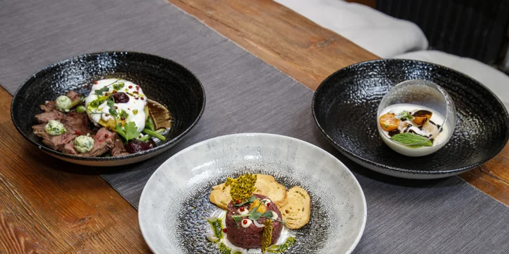Tříchodové degustační menu pro dva: tatarák s lanýžem, telecí steak, dezert a láhev prosecca