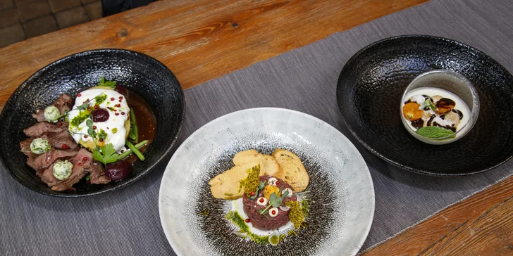 Tříchodové degustační menu pro dva: tatarák s lanýžem, telecí steak, dezert a láhev prosecca