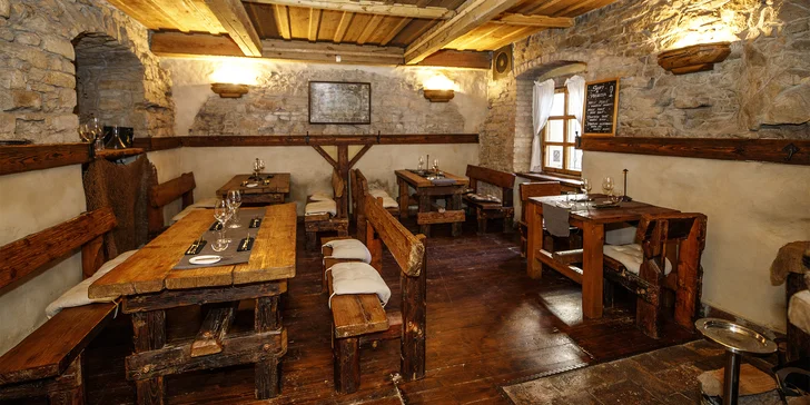 Tříchodové degustační menu pro dva: tatarák s lanýžem, telecí steak, dezert a láhev prosecca