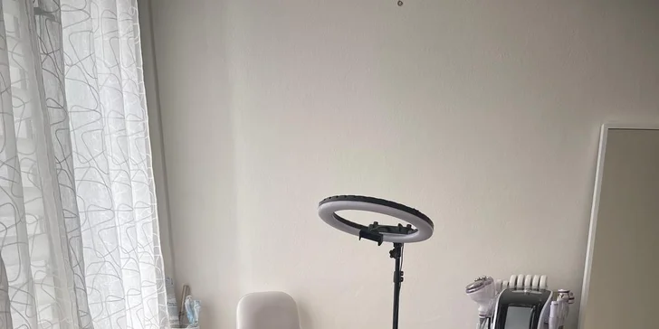 Permanentní make-up horních očních linek, rtů či obočí pudrovou metodou