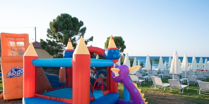 Letecky na Zakynthos: 4* hotel Golden Coast Family Resort přímo u pláže s all inclusive