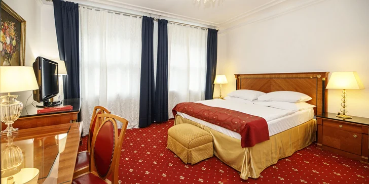 4* hotel na Starém Městě: snídaně v ceně a Karlův most za rohem