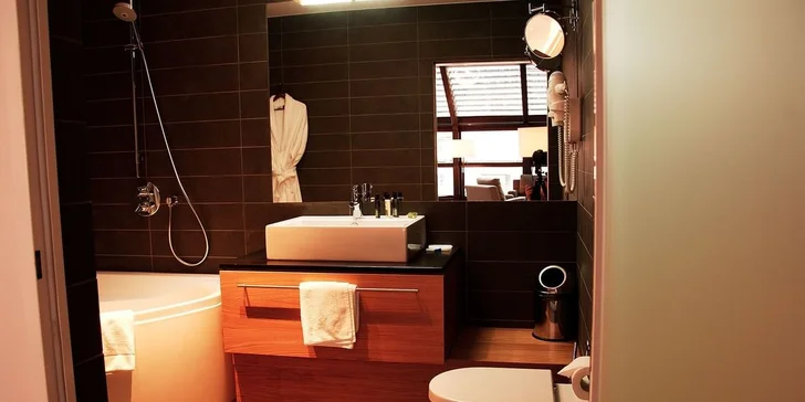 Pobyt se snídaní v centru Wrocławi: designový hotel v historické budově, varianta s vínem i parkováním