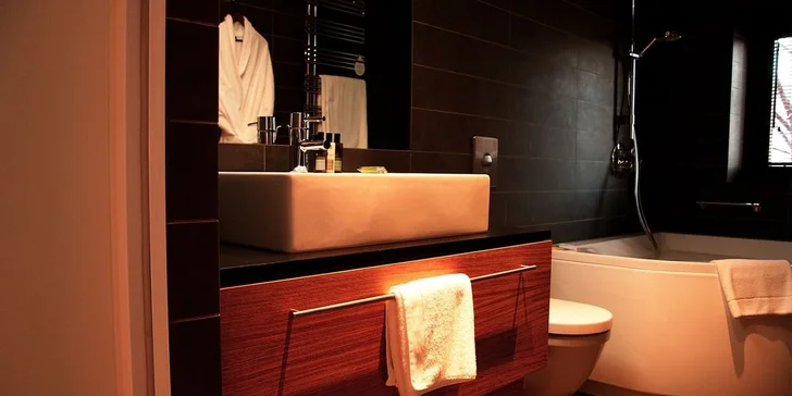 Pobyt se snídaní v centru Wrocławi: designový hotel v historické budově, varianta s vínem i parkováním