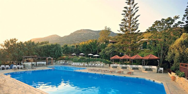 Letecky na Krétu: 4* Hotel Elpida Village přímo u pláže s all inclusive