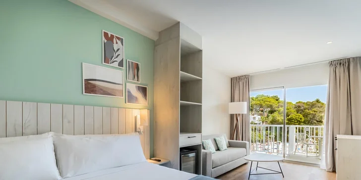 Letecky na Mallorcu: 4* hotel Barcelo Aguamarina přímo u písčité pláže s all inclusive