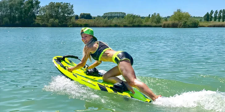 Kurz jetsurfu i se zapůjčením veškerého vybavení pro 1 osobu na 1 hodinu