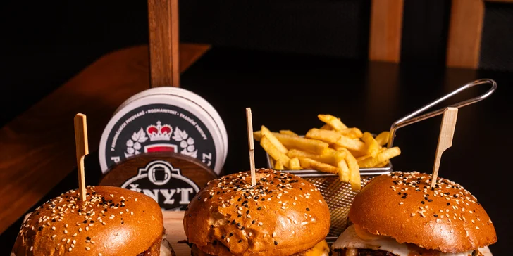 Pochutnejte si: burger podle výběru, hranolky a omáčka pro 1 až 4 osoby