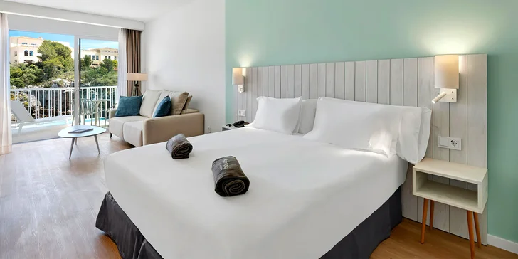 Letecky na Mallorcu: 4* hotel Barcelo Aguamarina přímo u písčité pláže s all inclusive