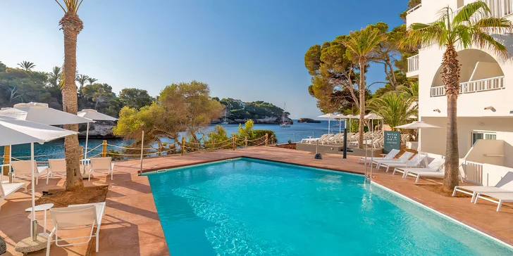 Letecky na Mallorcu: 4* hotel Barcelo Aguamarina přímo u písčité pláže s all inclusive