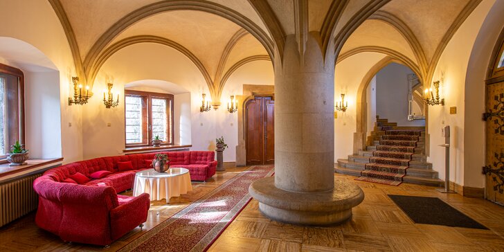 Romantický pobyt na Smolenickém zámku: snídaně či polopenze i prohlídka zámku