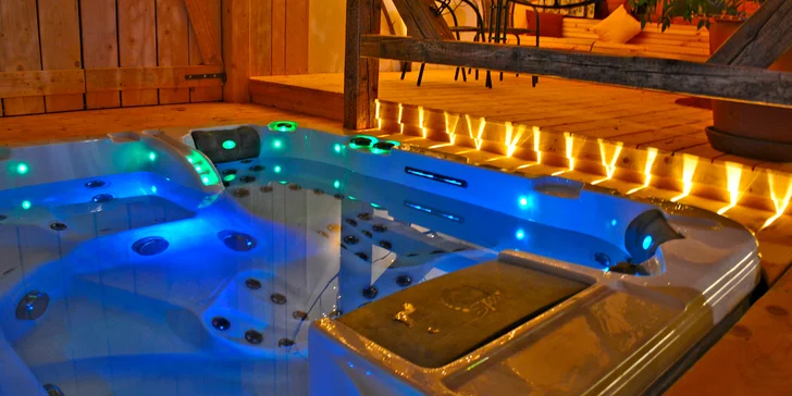 Dopřejte si relax: 120 min. privátního wellness s lahví sektu pro dva