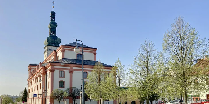 Zapůjčení historické Škody 120 na 1-5 dní i s piknikovým košem