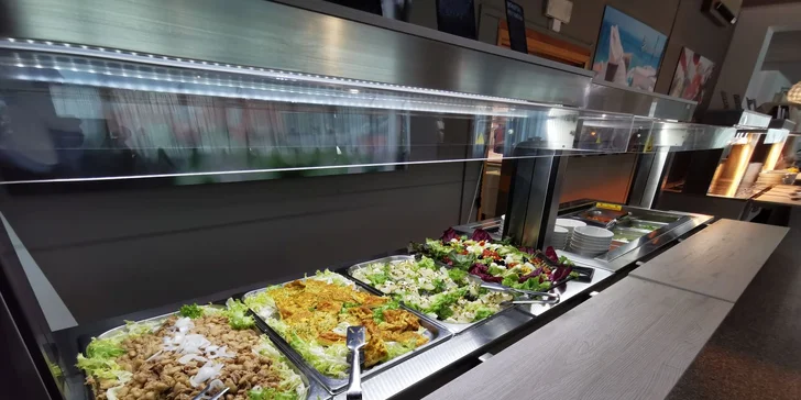 Hotel u pláže mezi Rimini a Ravennou: v ceně bazén a polopenze nebo plná penze