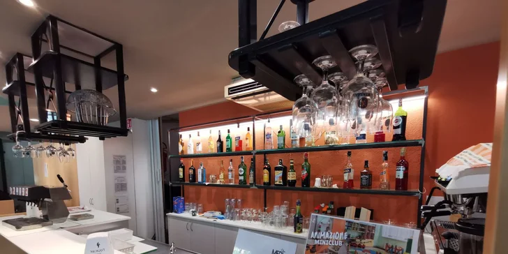 Hotel u pláže mezi Rimini a Ravennou: v ceně bazén a polopenze nebo plná penze