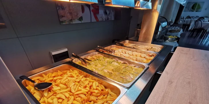Hotel u pláže mezi Rimini a Ravennou: v ceně bazén a polopenze nebo plná penze
