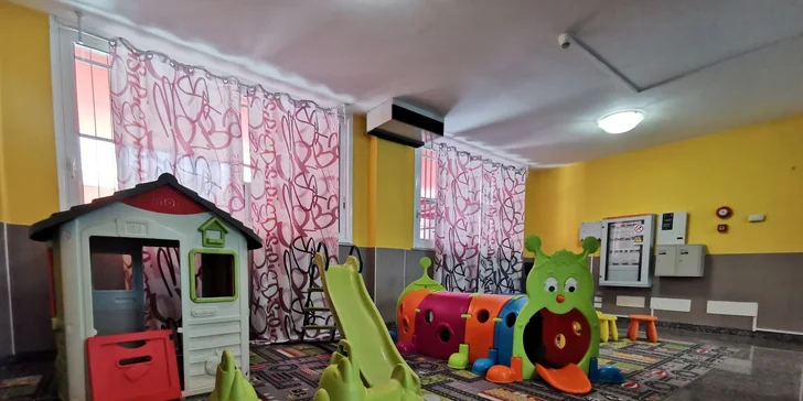 Hotel u pláže mezi Rimini a Ravennou: v ceně bazén a polopenze nebo plná penze