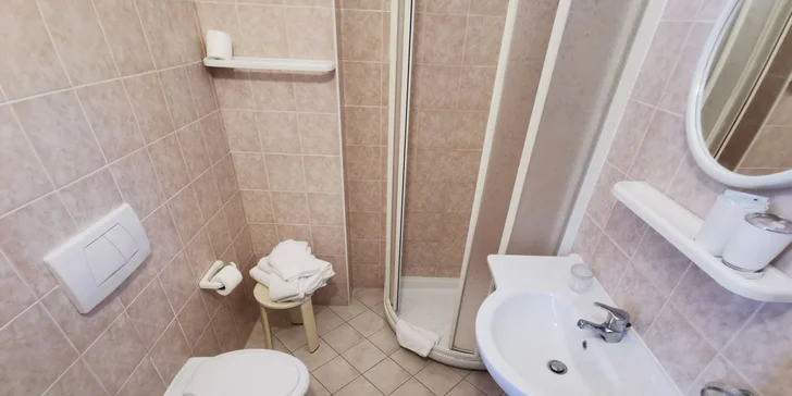 Hotel u pláže mezi Rimini a Ravennou: v ceně bazén a polopenze nebo plná penze