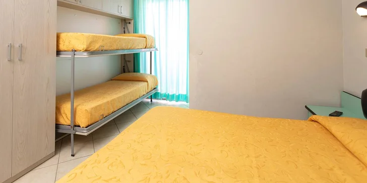 Hotel u pláže mezi Rimini a Ravennou: v ceně bazén a polopenze nebo plná penze