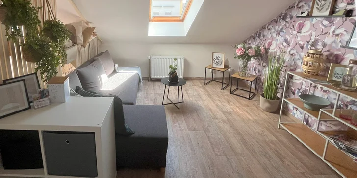 Základní či pokročilé kosmetické ošetření: čištění, úprava obočí i maska