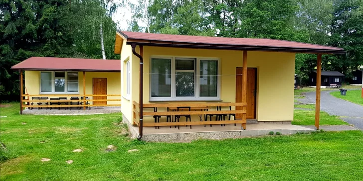 Chatky u Českého Švýcarska: ubytování pro páry, party i rodiny, neomezený vstup na koupaliště