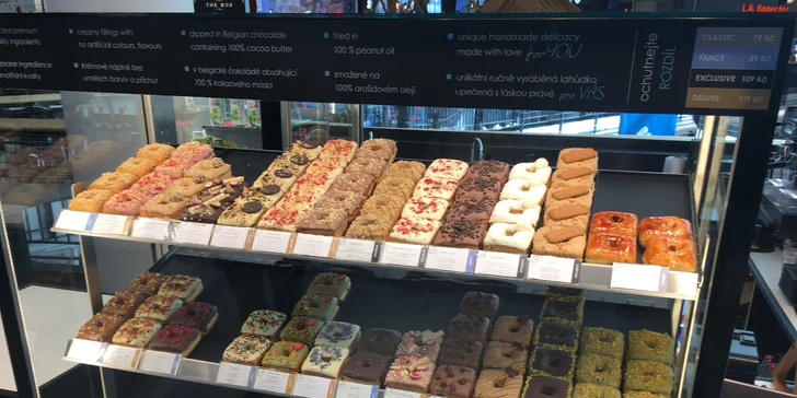 Ručně vyráběné donuty a káva dle výběru či box o 6 kusech: malina i pistácie