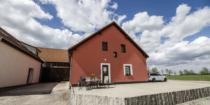 Pobyt pro 2 os. u Českého Krumlova s piknikovým snídaňovým košem, lahví vína i pizzou v ceně