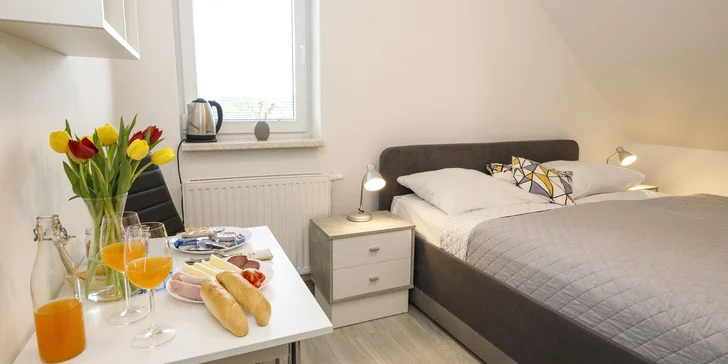 Pobyt pro 2 os. u Českého Krumlova s piknikovým snídaňovým košem, lahví vína i pizzou v ceně
