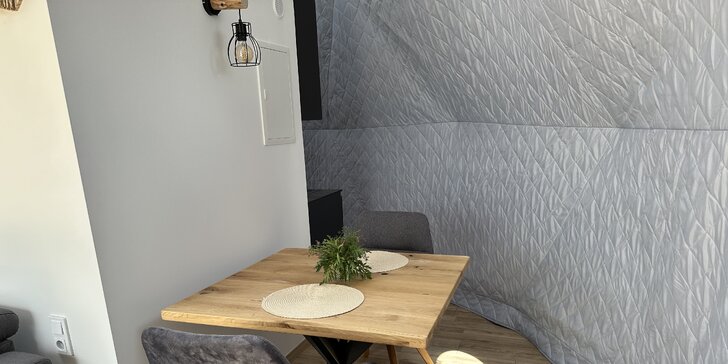 Glamping na samotě: luxusní stan s kuchyní i koupelnou a venkovní vířivka i sauna