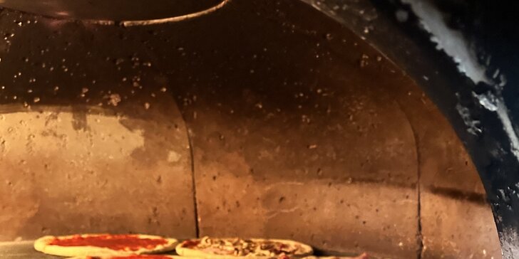 Gurmánská pizza nebo pinsa podle výběru ze 6 druhů v italské restauraci
