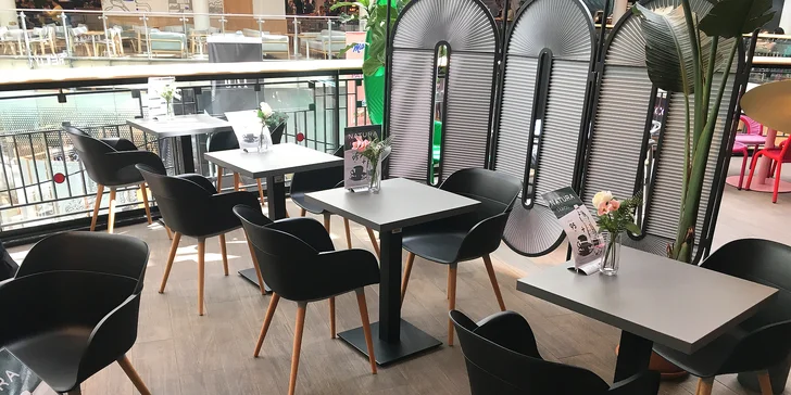 Ručně vyráběné donuty a káva dle výběru či box o 6 kusech: malina i pistácie