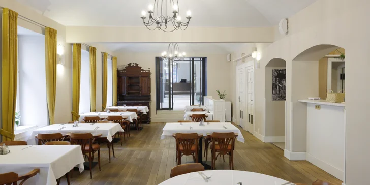 4* pobyt pár minut od Karlína: moderní nový hotel, snídaně a objevování Prahy