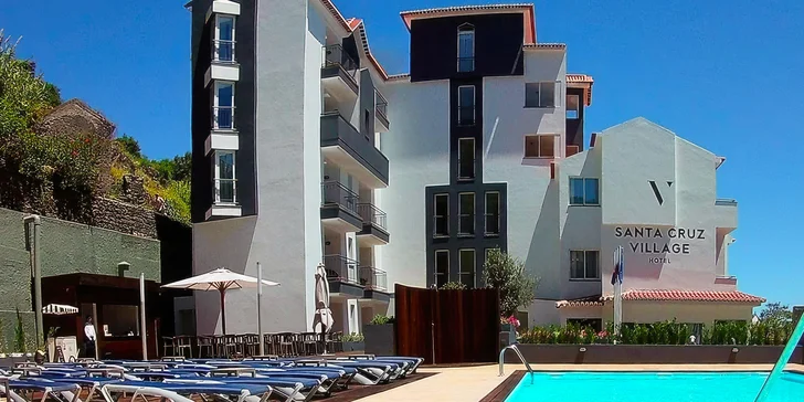 Letecky na ostrov Madeira: hotel Santa Cruz Village**** kousek od pláže, polopenze i bazén