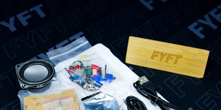 Pájecí workshop pro jednoho i dva šikuly: výroba LED stromku nebo Bluetooth repráčeku