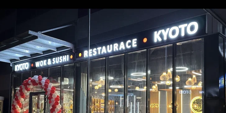 Až 72 ks pestrého sushi, minizávitky, wakame saláty i miso polévky
