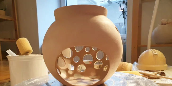 Kurz tvoření z porcelánu pro 1 nebo 2 osoby: šperky, svícny i aromalampy vč. glazování