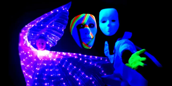 Vstupenka na představení Magická komedie v černém divadle v centru Prahy