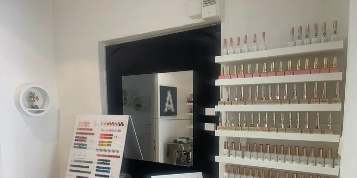 Péče o vaše ruce: klasická manikúra, Shellac nebo P-Shine v Košířích