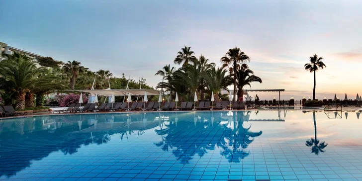 Turecko ultra all inclusive: 5* hotel Pine Bay Holiday Resort s aquaparkem včetně letetenky
