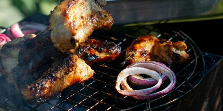 Grilování a all you can eat raut v horské restauraci s výhledem na Špindl a jízda lanovkou tam i zpět