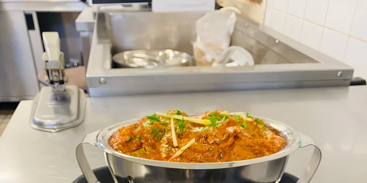 Indicko-nepálské menu dle výběru pro dva: korma, masala i butter chicken