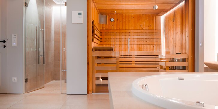 Pronájem luxusních wellness pokojů v centru Olomouce: vířivka i sauna jen pro vás dva
